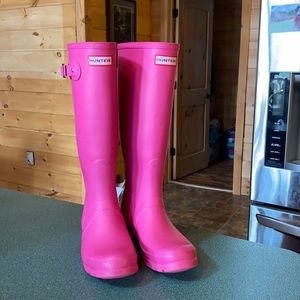 Pink Hunter boots. US size 7